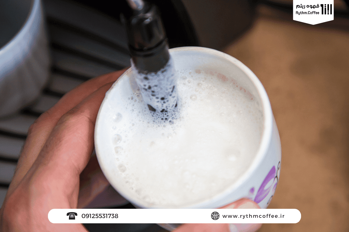 آموزش ساده با اسپرسوساز: چطور مثل یک باریستای حرفه‌ای از شیر فوم بگیریم؟