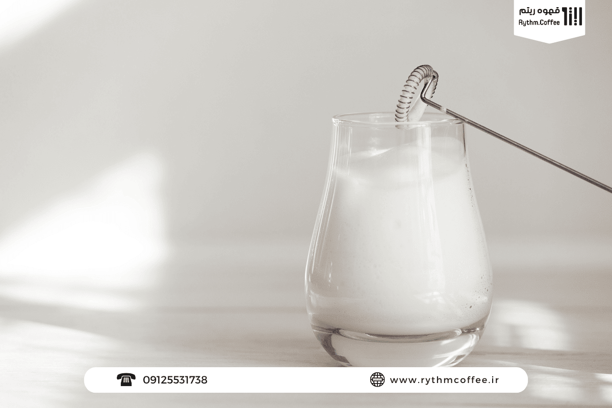 راهنمای کامل تهیه فوم شیر برای قهوه، از علم تا هنر یک لاته بی‌نظیر